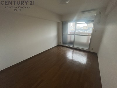 居室・リビング　独立キッチンなので広々と使用できる洋室