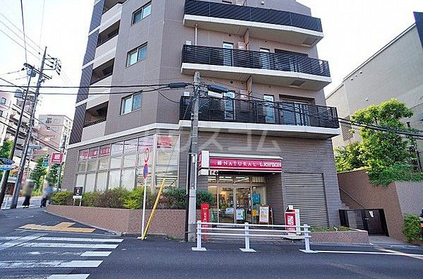 コンビニ　ナチュラルローソン 八雲三丁目店（コンビニ）まで990m