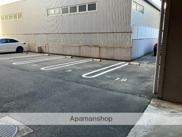 駐車場　エントランス