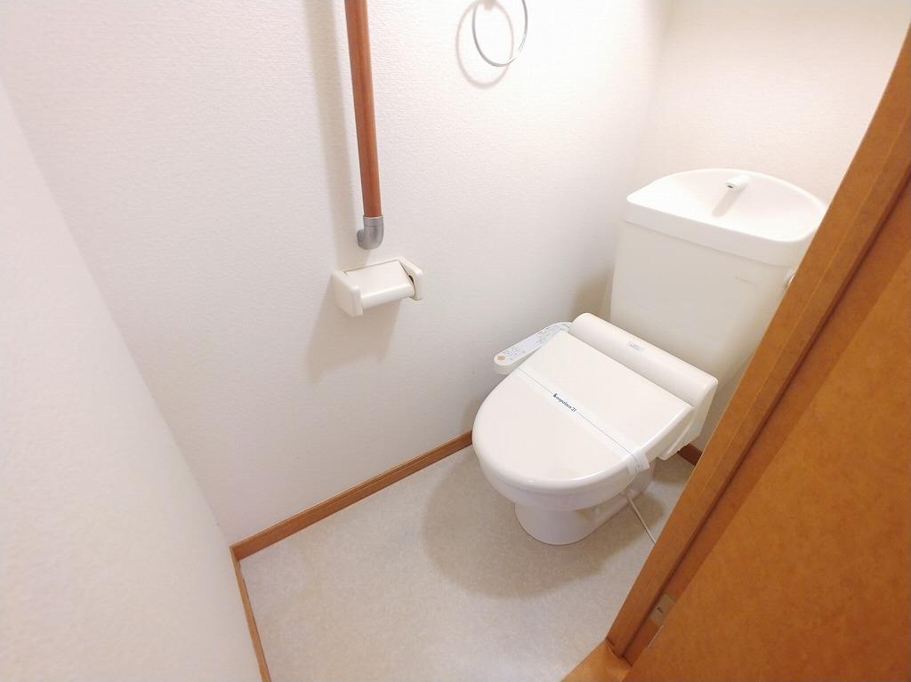 トイレ　温水洗浄便座付きトイレ