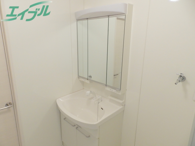 洗面設備　別部屋同タイプ