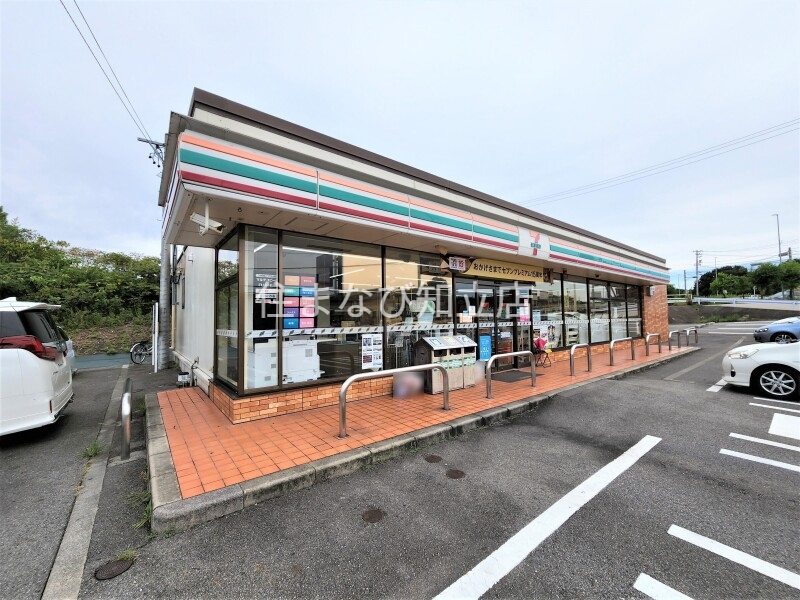 コンビニ　セブンイレブン刈谷オアシス通り店（コンビニ）まで555m