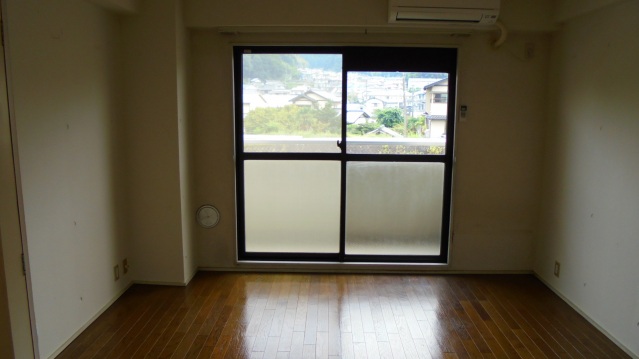 居室・リビング　同物件別号室