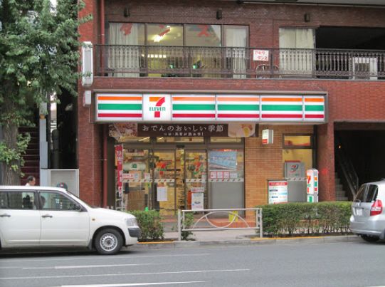 コンビニ　セブンイレブン台東蔵前３丁目店（コンビニ）まで59m