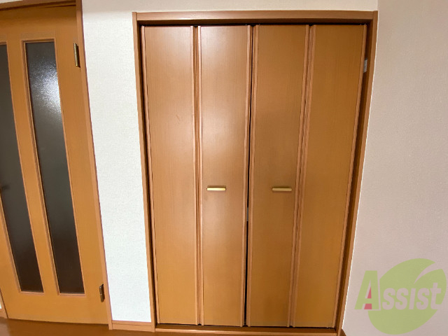収納　収納はこちらのクローゼットをお使いください。