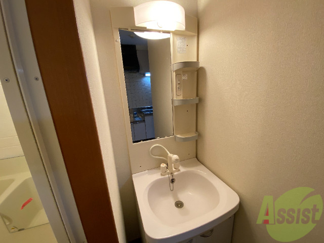 洗面設備　朝の身支度はこちらの洗面台をお使いください！