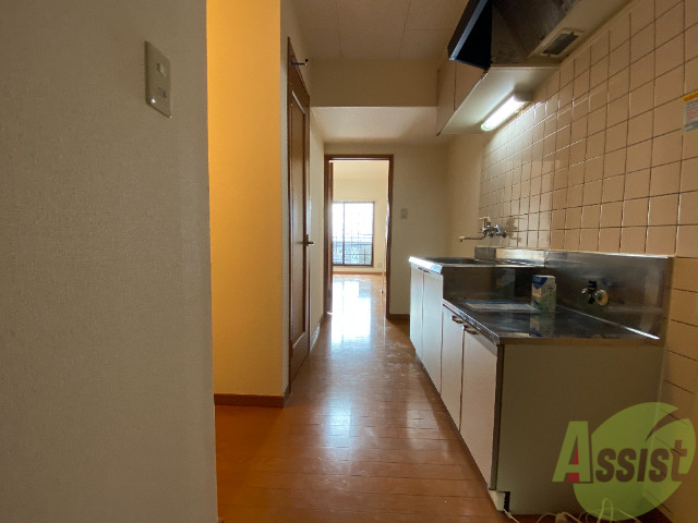 玄関　玄関から撮影しました。敷居が高くなくて安心ですね。