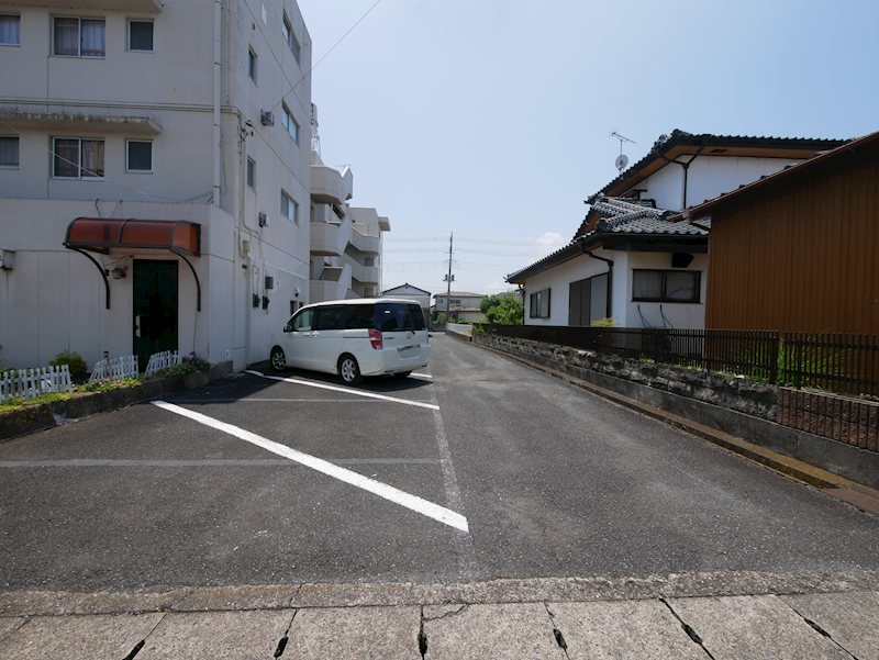 駐車場　敷地内駐車場
