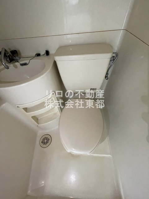 トイレ　白基調で清潔感のあるトイレです♪