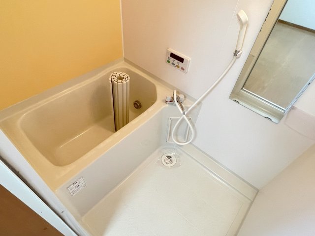 バス・シャワールーム　コンパクトで使いやすいお風呂です