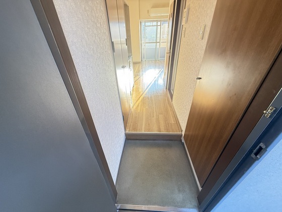 玄関　※他部屋の写真です。現況優先。