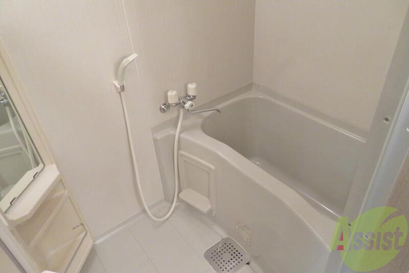 バス・シャワールーム　バスタブもゆったりしてていいですね、キレイなバスルームです