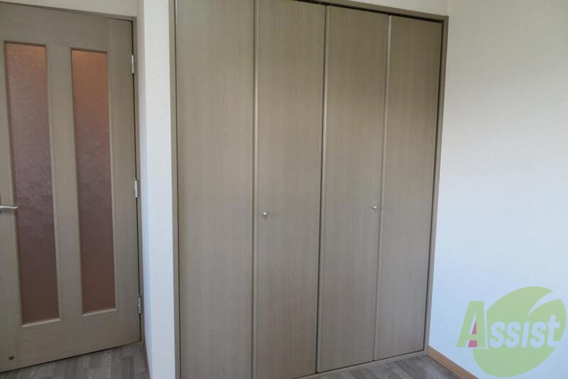 収納　洋室にあるクローゼットもなかなか大きそうですねー