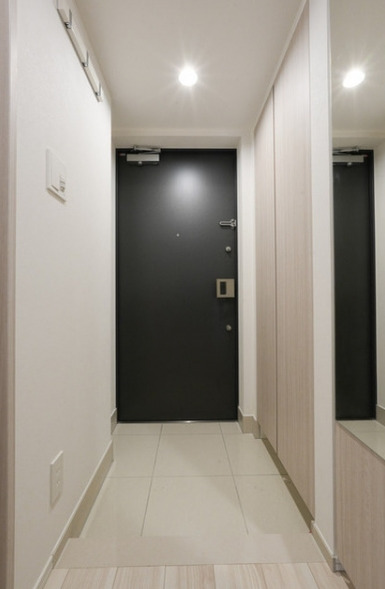 玄関　※別部屋の参考写真です。