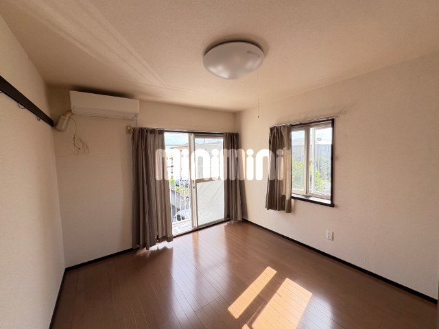 居室・リビング　日当たり良好なリビングですね♪