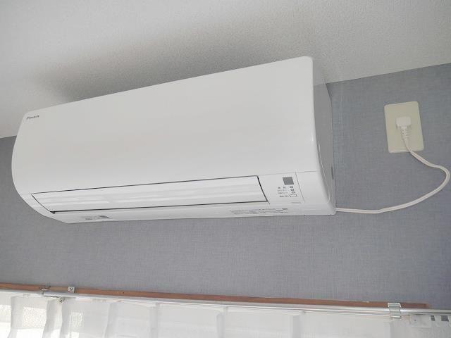 その他　エアコン1台付き