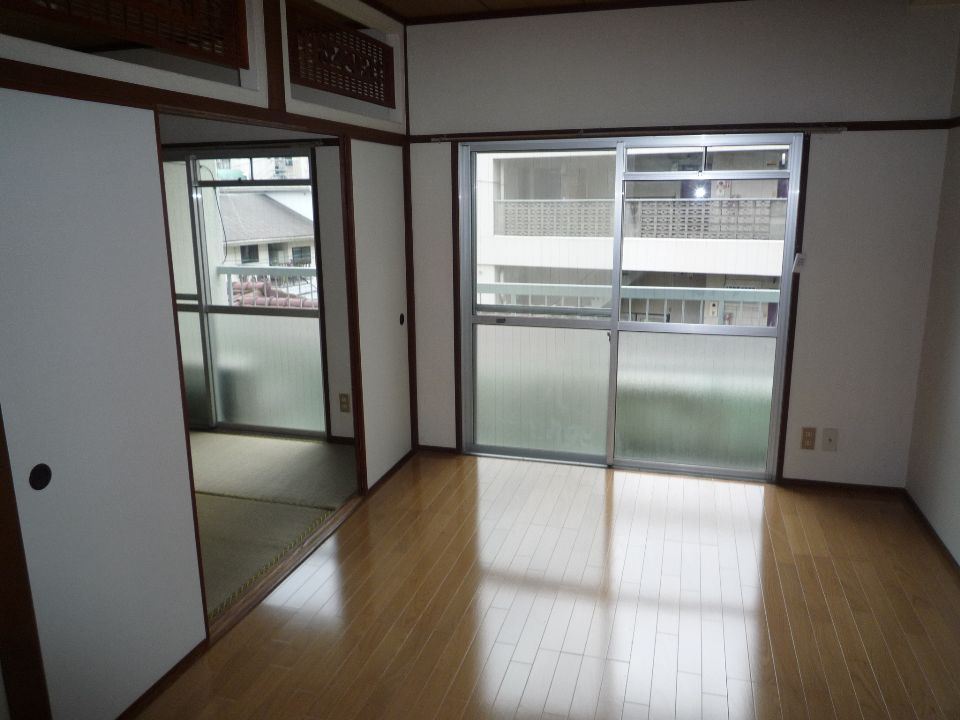 居室・リビング　６畳の洋室です