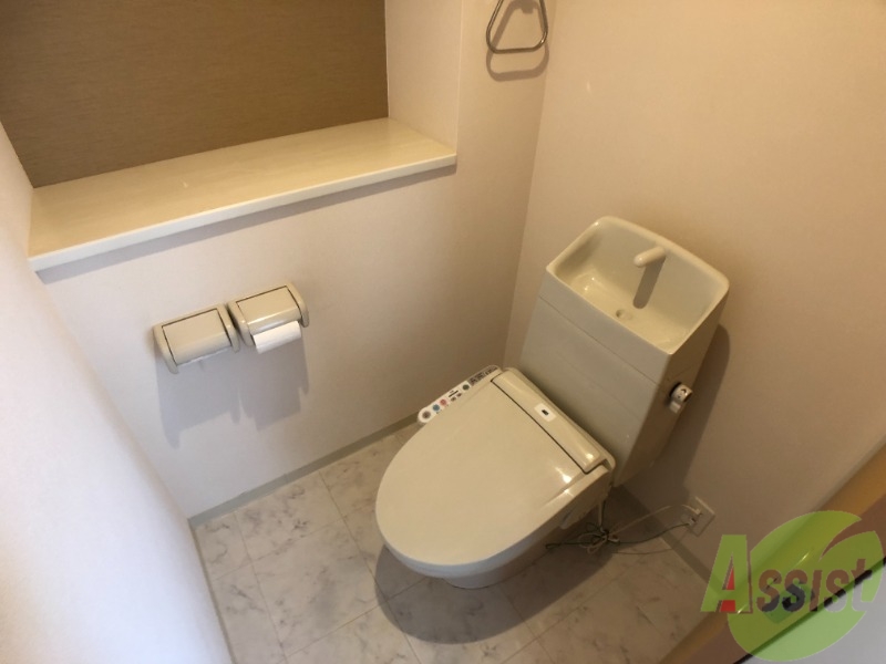 トイレ　温水洗浄機能付き便座で一年中快適ですね。