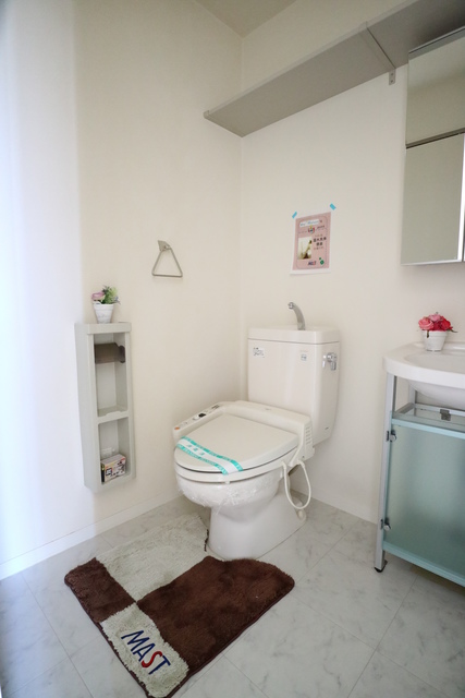 トイレ　備品は付きません。