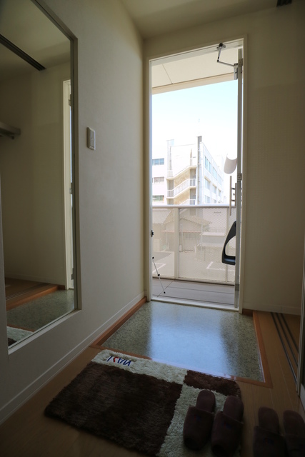 玄関　備品は付きません。