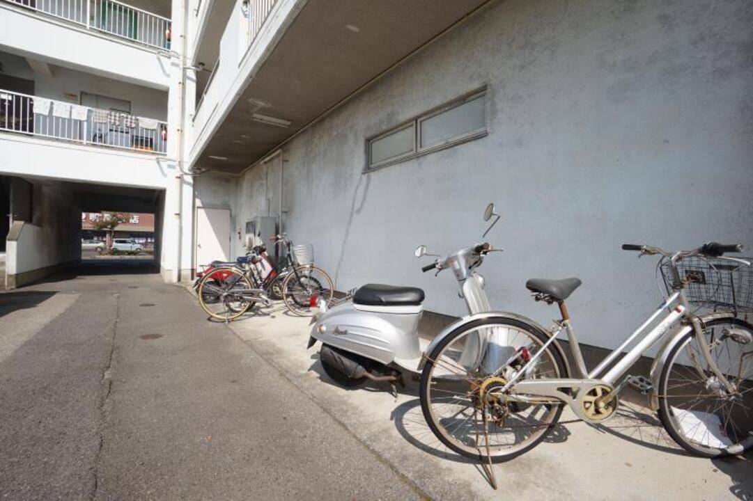 駐車場　駐輪場