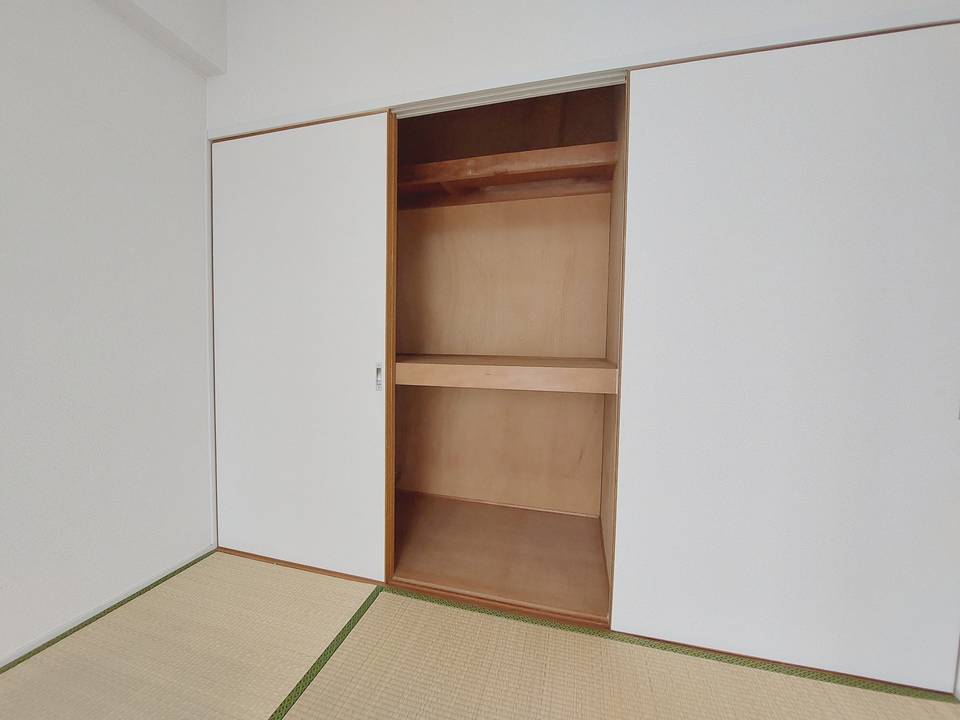 収納　押入れ