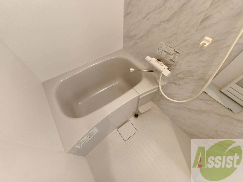 バス・シャワールーム　お風呂になります。一日の疲れを癒してくださいね。