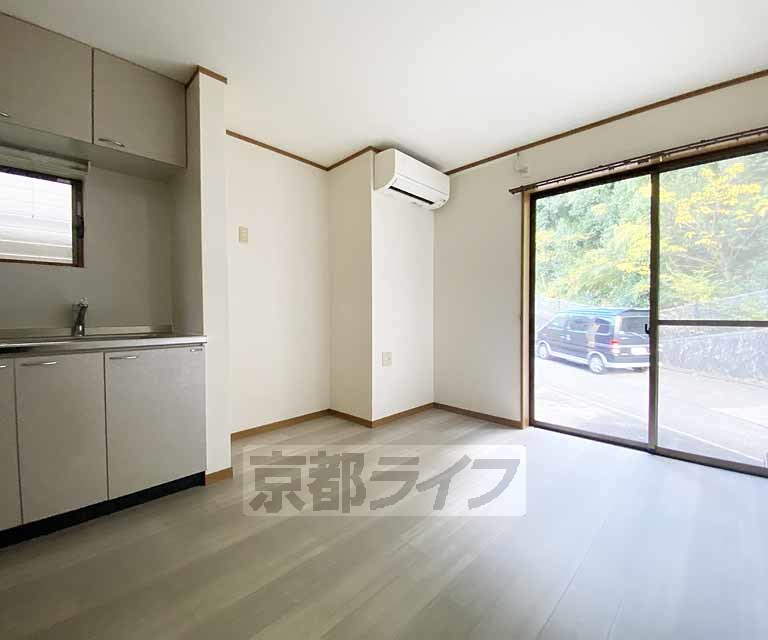 居室・リビング　落ち着いた雰囲気のリビングです。