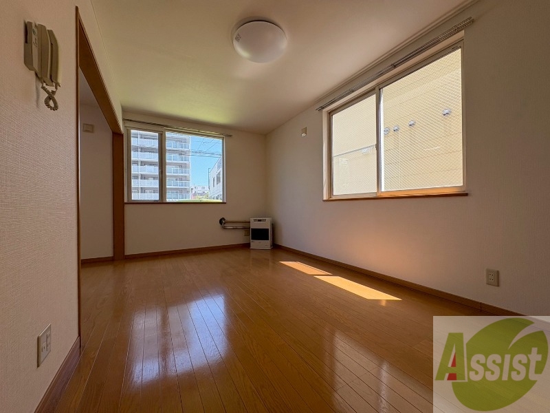 居室・リビング　広くてきれいなリビングです！快適に過ごせそうですね。