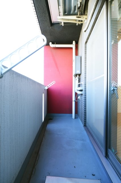 バルコニー　外からの目が気にならないバルコニーで洗濯物が干せます