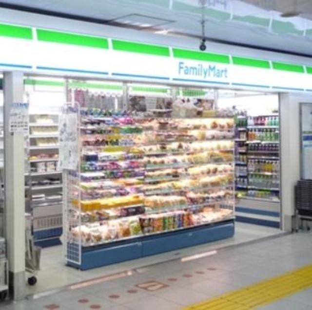コンビニ　ファミリーマート青砥駅店（コンビニ）まで970m