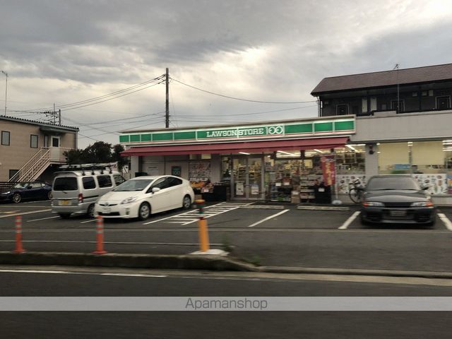 コンビニ　ローソンストア１００（コンビニ）まで611m