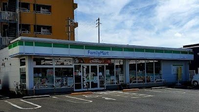 コンビニ　ファミリーマート高松国際ホテル（コンビニ）まで450m