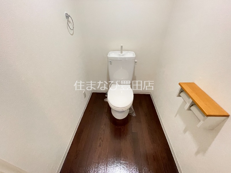 トイレ　別室同型写真／反転