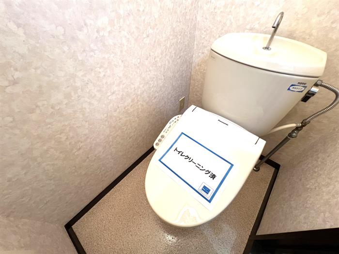 トイレ　温水洗浄便座付きのトイレ☆
