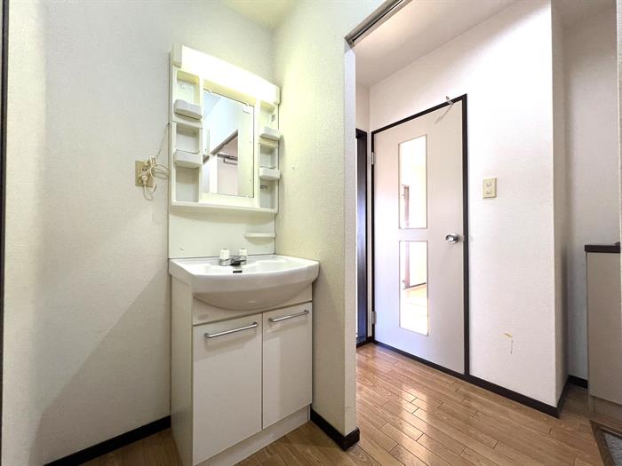 洗面設備　独立洗面台で朝の支度も楽々♪