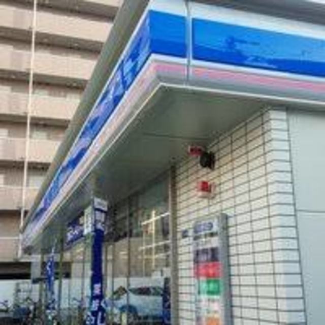 コンビニ　ローソン尼崎立花町四丁目店（コンビニ）まで823m