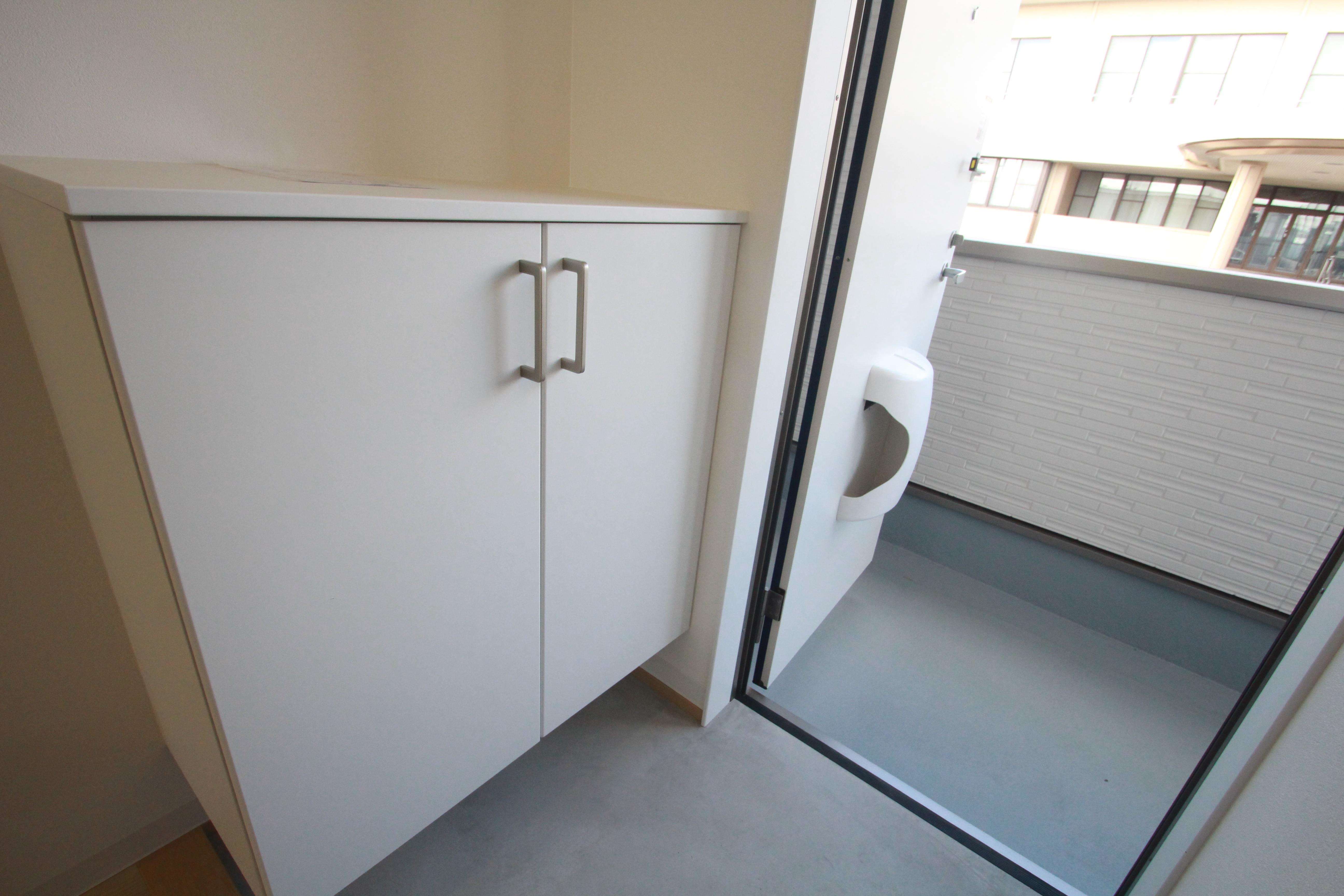 玄関　下駄箱付きの玄関です。