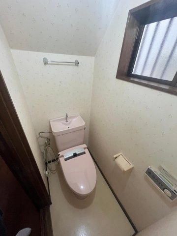 トイレ　ウォシュレットつきトイレ。