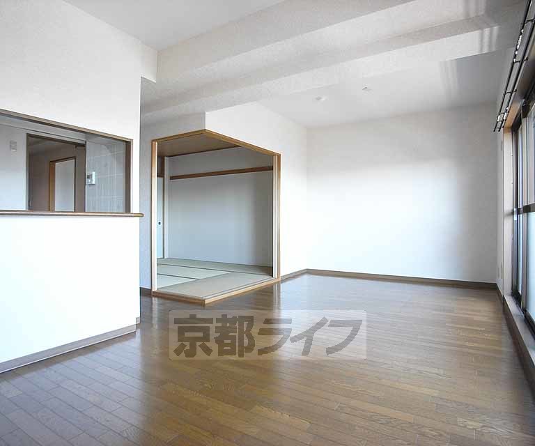 居室・リビング　明るいリビングです。