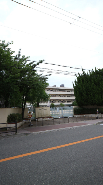 小学校　吹田市立豊津第二小学校（小学校）まで447m