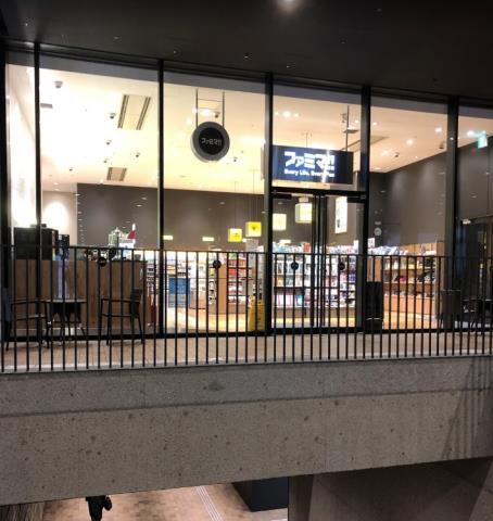 コンビニ　ファミリーマート（コンビニ）まで634m