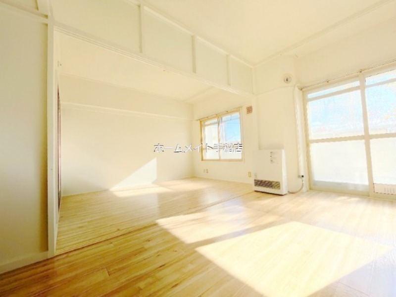 居室・リビング　明るく広々リビングスペース♪