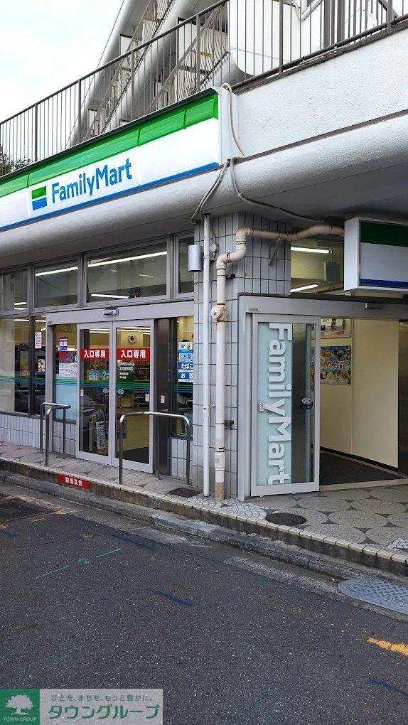 コンビニ　ファミリーマート北大宮駅前店（コンビニ）まで200m