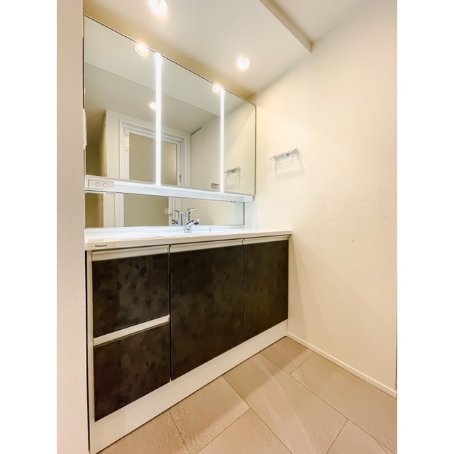 洗面設備　※写真は同タイプ住戸です。