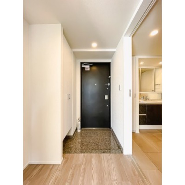 玄関　※写真は同タイプ住戸です。