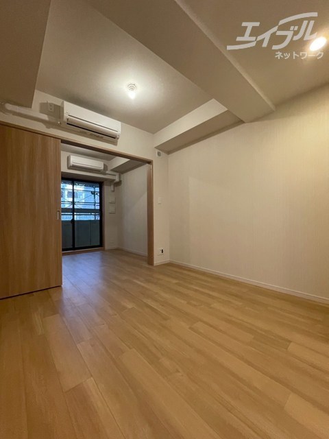 居室・リビング　リビング約１１．０帖ございます