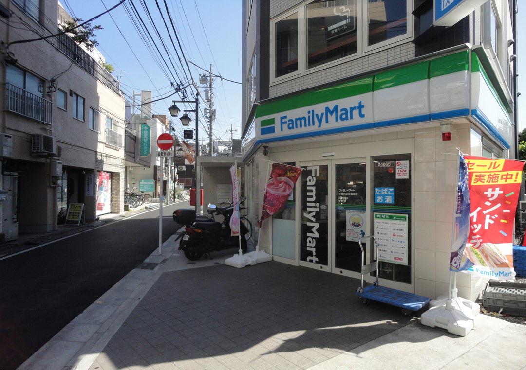 コンビニ　ファミリーマート杉並阿佐谷南口店（コンビニ）まで385m