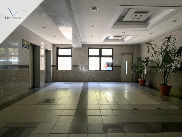 エントランス　落ち着いたエントランスです
