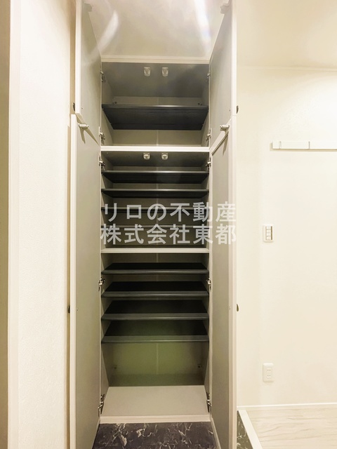 玄関　シューズボックス付☆いつでもスッキリ片付きますね！